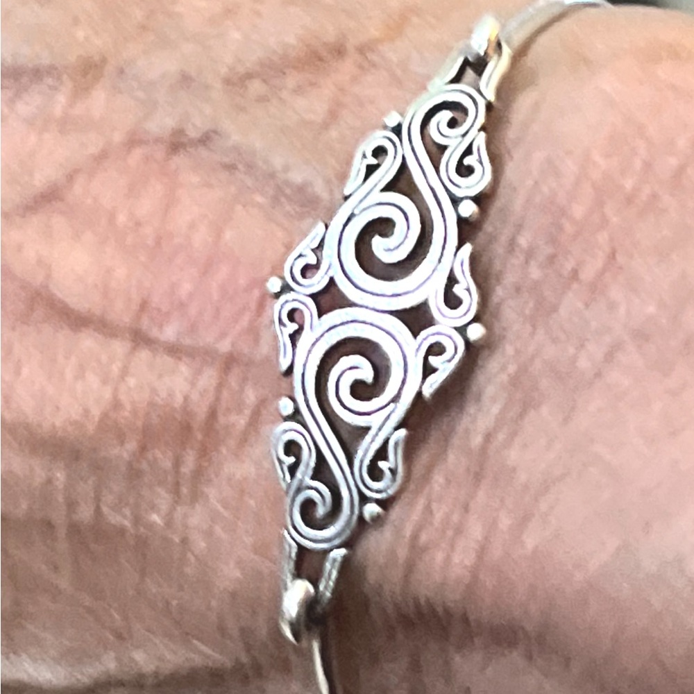 Retired James Avery Sorrento Hook On Bracelet Bangle complete w/box and felt